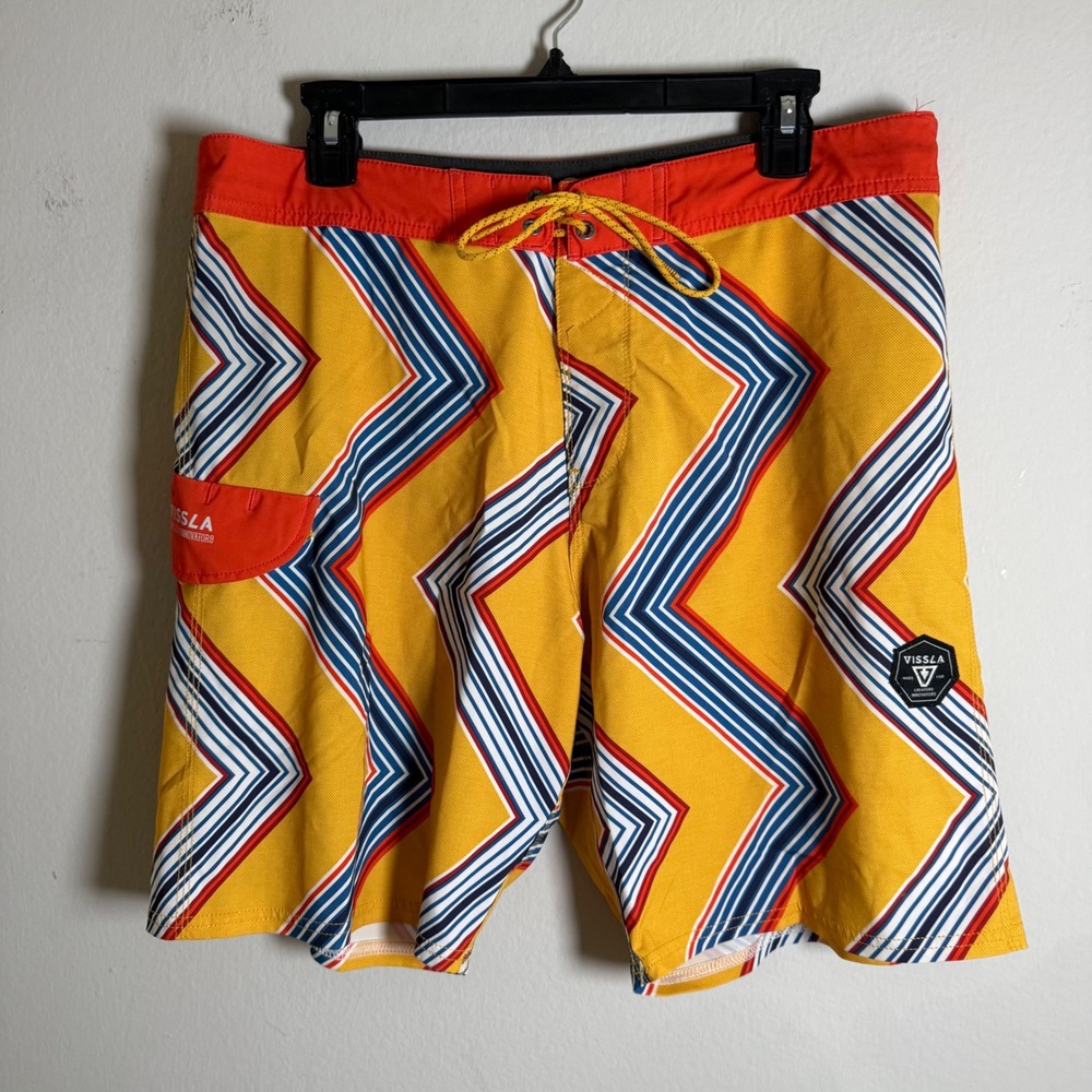 Vissla‎ Mens Yellow Chevron Upcycled Coconut Stretch Board Shorts Size 34